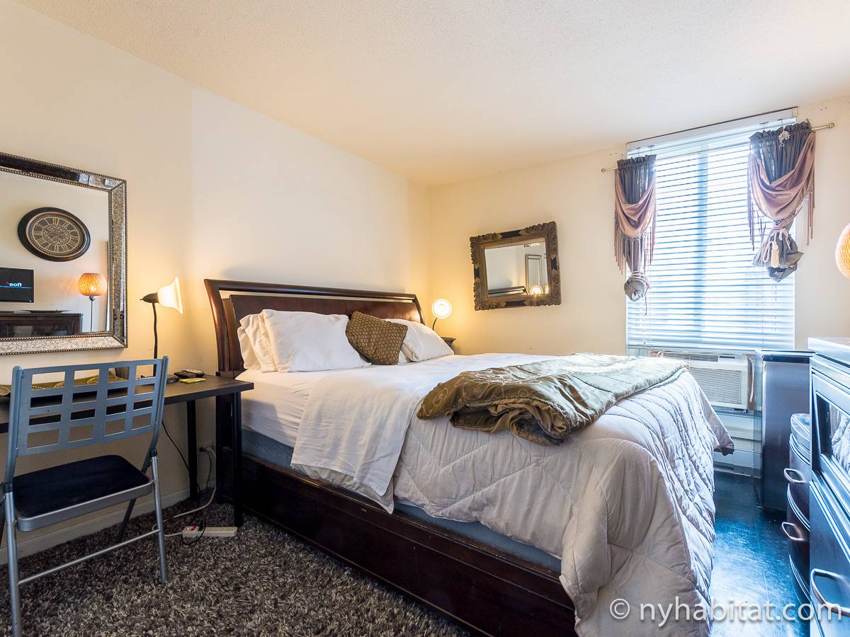 New York Bed And Breakfast 3 Bedroom Apartment Rental in Roosevelt