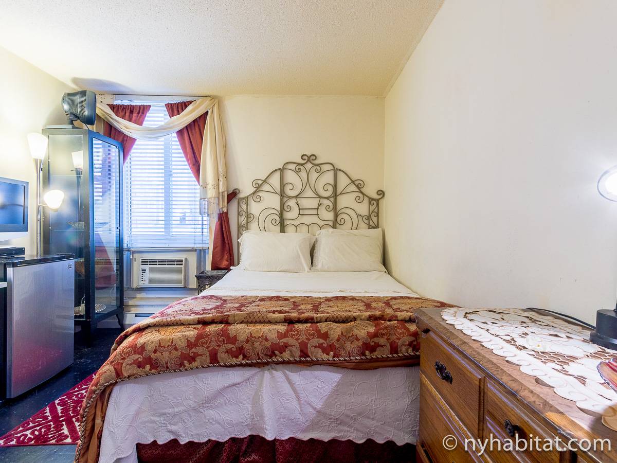 New York Bed And Breakfast 3 Bedroom Apartment Rental in Roosevelt