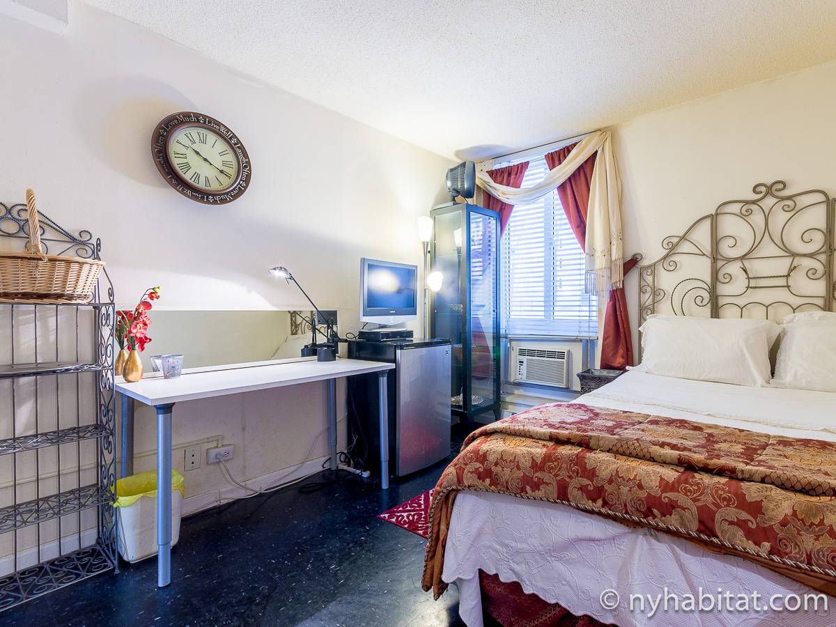 New York Bed And Breakfast 3 Bedroom Apartment Rental in Roosevelt