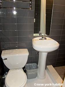 New York Studio apartment - bathroom (NY-15319) photo 2 of 2
