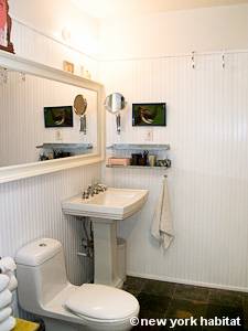 New York T2 - Duplex logement location appartement - salle de bain (NY-15346) photo 1 sur 3