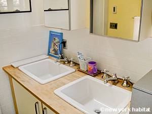 New York 2 Bedroom - Duplex accommodation - bathroom (NY-15439) photo 2 of 4 New York 2 Bedroom - Duplex accommodation - bathroom (NY-15439) photo 2 of 4