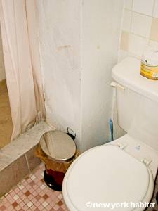 New York Studio apartment - bathroom (NY-15440) photo 2 of 2