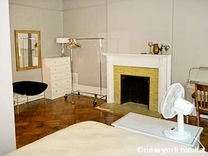 New York Studio apartment - living room (NY-15440) photo 4 of 6