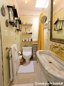 New York 2 Bedroom accommodation - bathroom 1 (NY-15468) photo 1 of 4