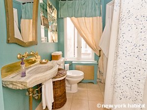 New York 2 Bedroom accommodation - bathroom 2 (NY-15468) photo 2 of 4