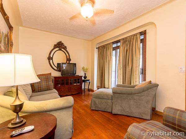 Living Room Queens Ny new york roommate: room for rent in sunnyside, queens - 3 bedroom Living Room Queens Ny new york roommate: room for rent in sunnyside, queens - 3 bedroom