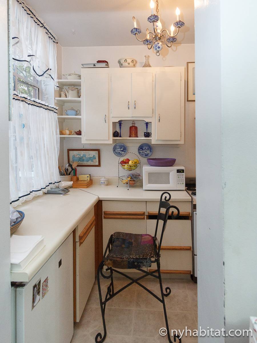 Kitchen - Photo 3 of 4