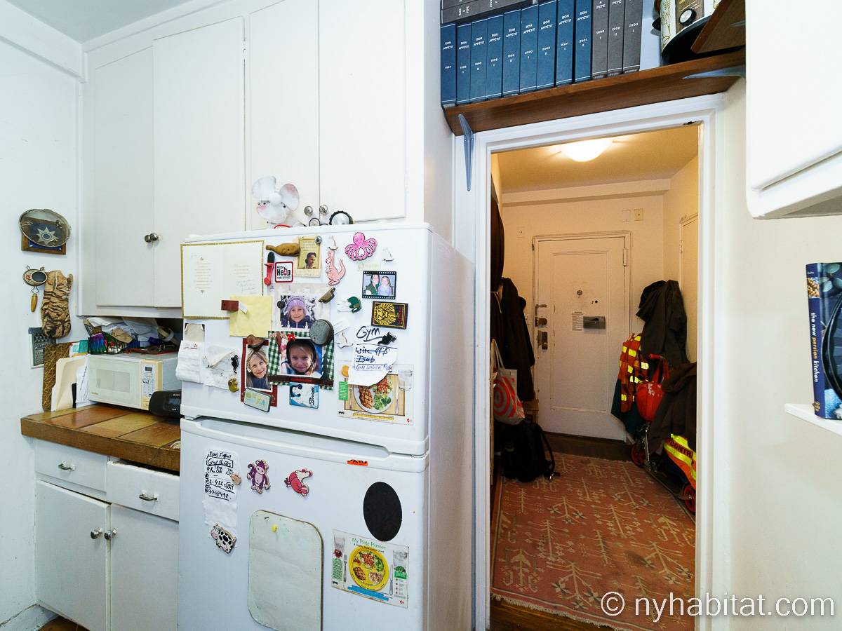 Kitchen - Photo 4 of 9