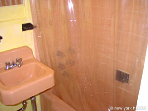 New York Studio accommodation bathroom photo 5