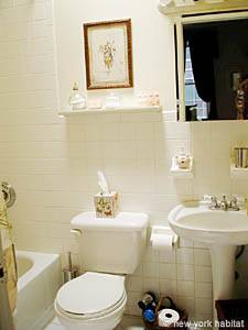 New York Studio accommodation bathroom photo 4