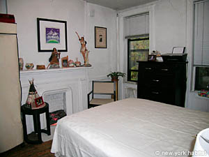 New York 3 Bedrooms roommate share apartment bedroom 2 photo 2