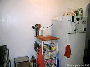 New York 3 Bedrooms roommate share apartment kitchen photo 13