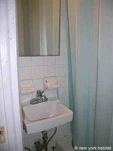 New York 3 Bedrooms roommate share apartment bathroom 1 photo 14