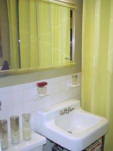 New York Studio accommodation bathroom photo 6
