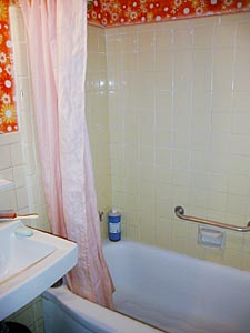New York 2 Bedrooms accommodation bed breakfast - bathroom 1 (NY-6102) photo 2 of 2