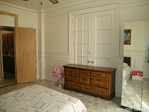 New York 4 Bedrooms roommate share apartment bedroom 1 photo 4