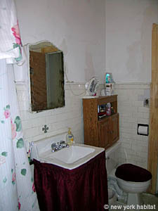 New York 4 Bedrooms roommate share apartment bathroom 1 photo 7