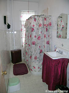 New York 4 Bedrooms roommate share apartment bathroom 1 photo 11
