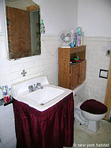 New York 4 Bedrooms roommate share apartment bathroom 1 photo 12