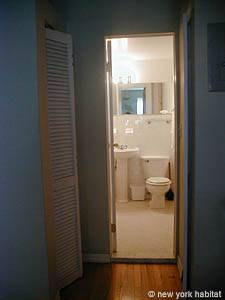 New York Studio accommodation - bathroom (NY-6256) photo 4 of 4
