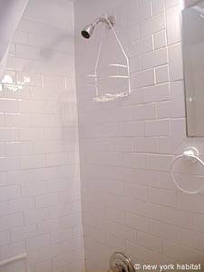 New York Studio accommodation - bathroom (NY-6256) photo 3 of 4