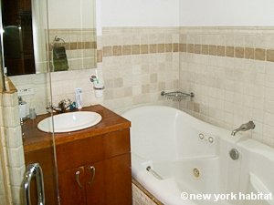 New York 1 Bedroom - Loft apartment - bathroom (NY-8032) photo 1 of 2 New York 1 Bedroom - Loft apartment - bathroom (NY-8032) photo 1 of 2