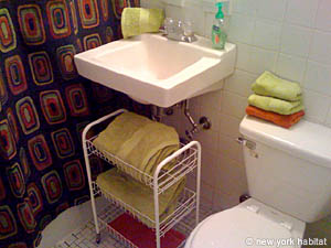 New York 1 Bedroom accommodation - bathroom (NY-8151) photo 2 of 2