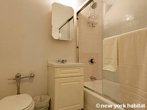 New York Studio T1 logement location appartement - salle de bain (NY-8404) photo 4 sur 4 New York Studio T1 logement location appartement - salle de bain (NY-8404) photo 4 sur 4