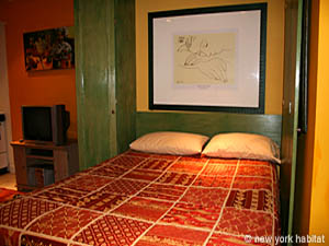 New York Studio accommodation - living room (NY-8704) photo 8 of 10