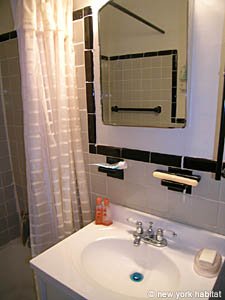 New York 2 Bedroom roommate share apartment - bathroom (NY-9144) photo 4 of 5 New York 2 Bedroom roommate share apartment - bathroom (NY-9144) photo 4 of 5