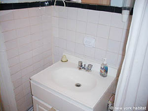 New York 3 Bedroom roommate share apartment - bathroom 1 (NY-9321) photo 4 of 4