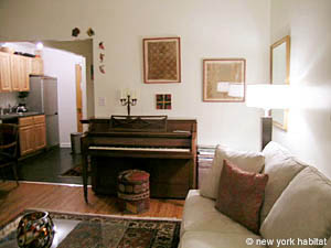 New York 1 Bedroom - Townhouse accommodation living room photo 13