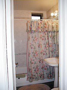 New York 4 Bedroom roommate share apartment - bathroom 2 (NY-9993) photo 2 of 5