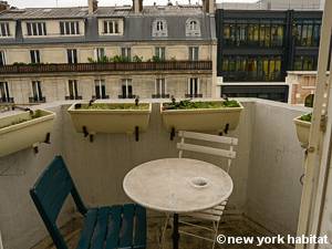Paris T2 appartement location vacances - séjour (PA-41) photo 3 sur 6 Paris T2 appartement location vacances - séjour (PA-41) photo 3 sur 6