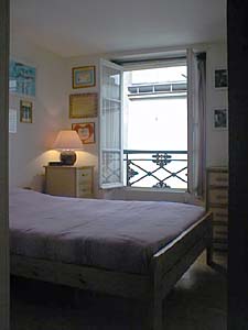 Paris T3 - Duplex appartement location vacances - chambre 1 (PA-164) photo 1 sur 3