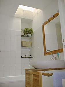 Paris T3 - Duplex appartement location vacances - salle d'eau 1 (PA-164) photo 3 sur 3