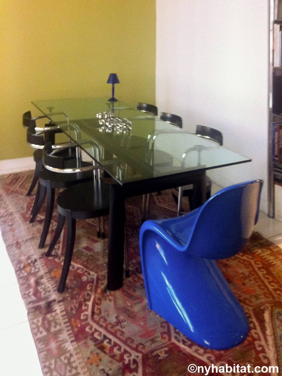 Paris T2 appartements location vacances - salle d'eau 1 (PA-421) photo 1 de 3