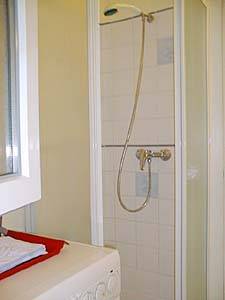 Paris Studio apartment bathroom photo 10