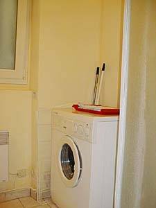 Paris Studio apartment bathroom photo 11