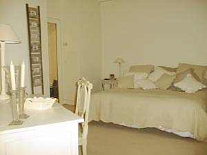 Paris T2 appartements location vacances - chambre (PA-529) photo 2 de 3
