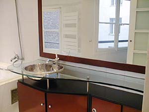 Paris T2 appartements location vacances - salle d'eau (PA-529) photo 2 de 2