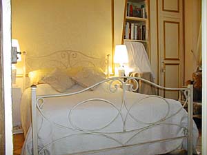 Paris T2 appartements location vacances - chambre (PA-561) photo 1 de 4