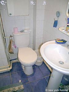 Paris 4 Bedroom accommodation - bathroom 1 (PA-586) photo 2 of 2