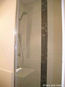 Paris T2 appartement location vacances - salle d'eau 1 (PA-624) photo 3 sur 3