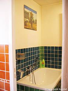 Paris T2 appartements location vacances - salle d'eau (PA-657) photo 1 de 2