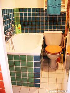 Paris T2 appartements location vacances - salle d'eau (PA-657) photo 2 de 2