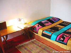 Paris T2 appartements location vacances - chambre (PA-657) photo 1 de 6