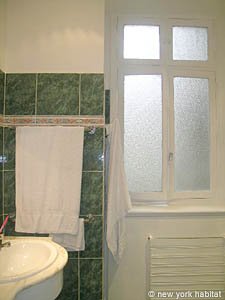 Paris 2 Bedroom accommodation - bathroom 1 (PA-669) photo 4 of 4