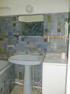 Paris Studio apartment - bathroom (PA-705) photo 2 of 3